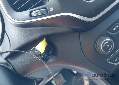 2019 Jeep Cherokee Latitude Fwd z USA, uszkodzony, nr VIN 1C4PJLCB2KD148270